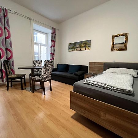 Charming 1Br Apartment Perfect For Long Stays Bécs Kültér fotó